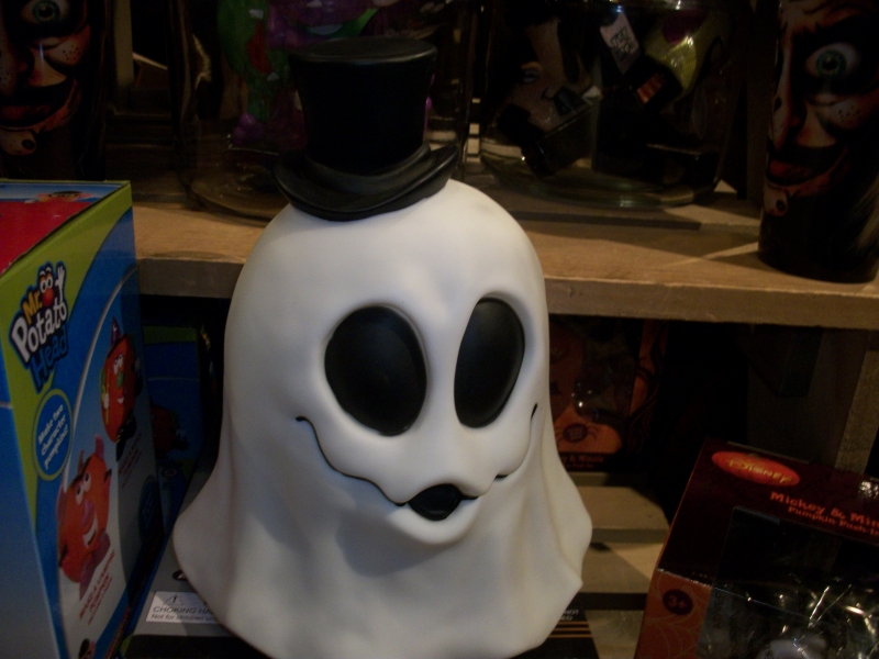 ghost with lantern statue cracker barrel