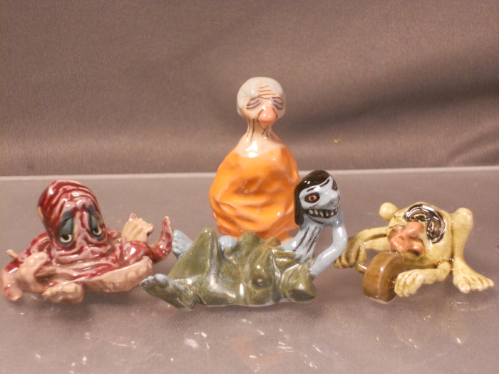 Hagen Renaker Miniature Alligator Pond Ceramic Figurine 