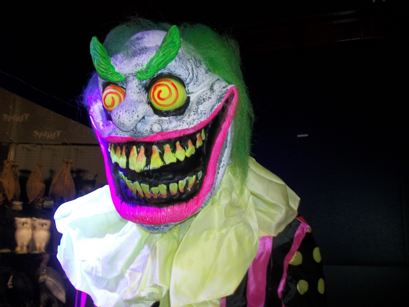 Featured image of post Spirit Halloween Animatronics 2014 It was founded in 1983 and is based in egg harbor township new jersey